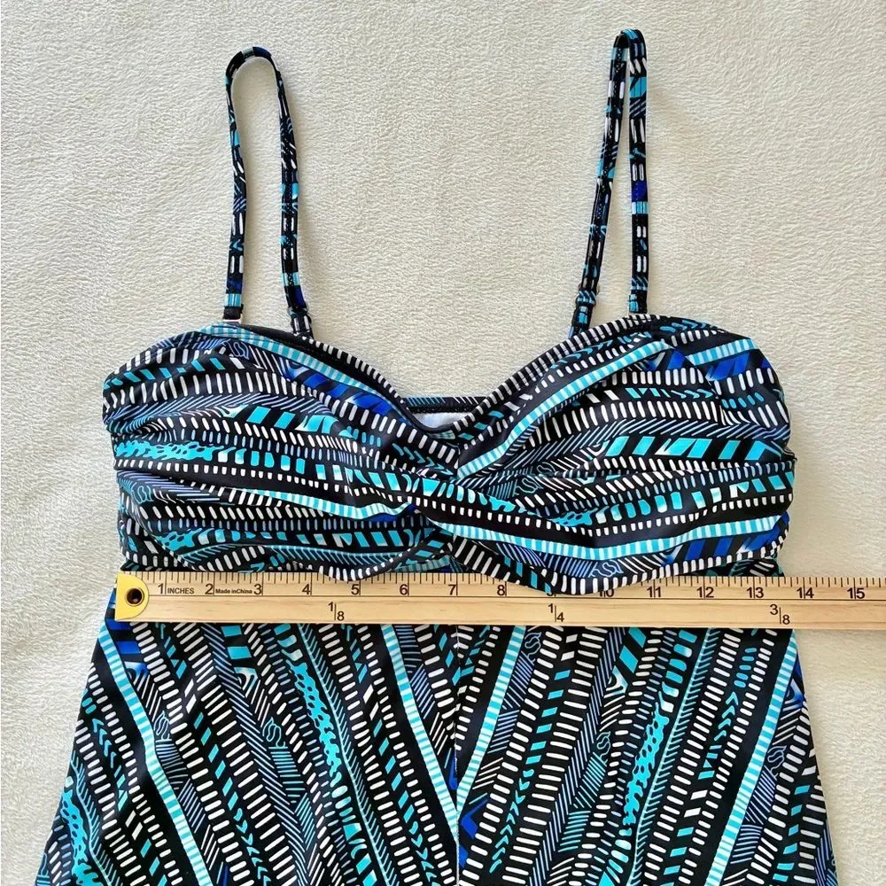 Tankini Swim Top Medium Black Blue Geometric Twist Front Resort Cruise Swimwear